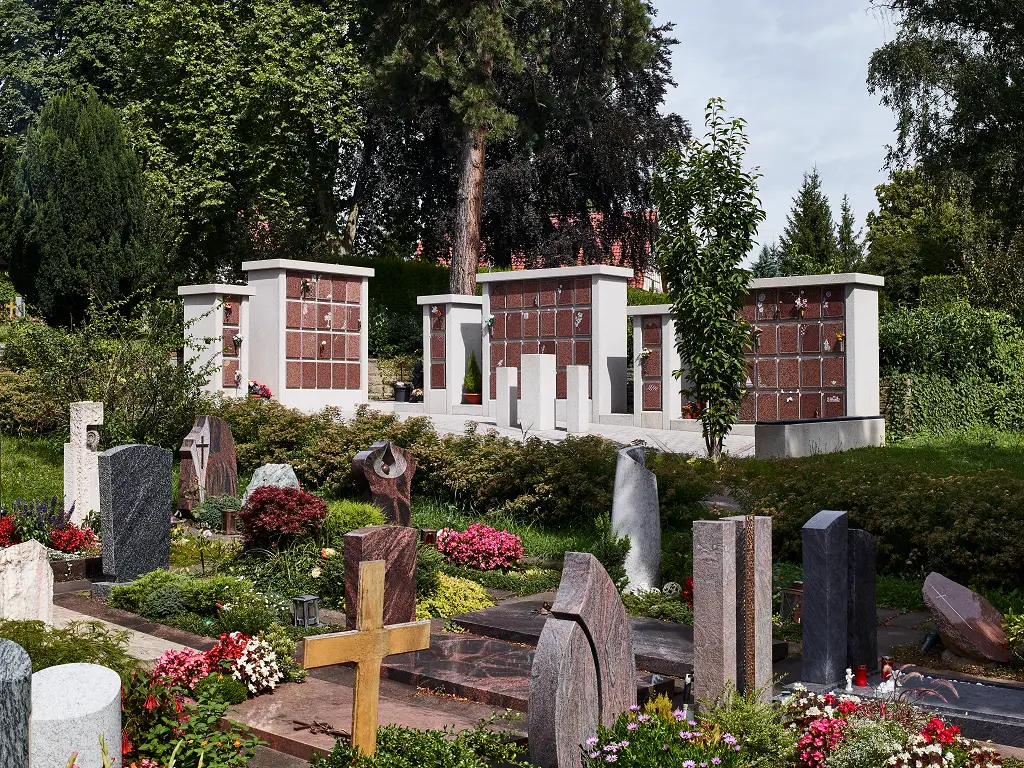 PAUL WOLFF Urnenwand Modell W 15 auf Friedhof