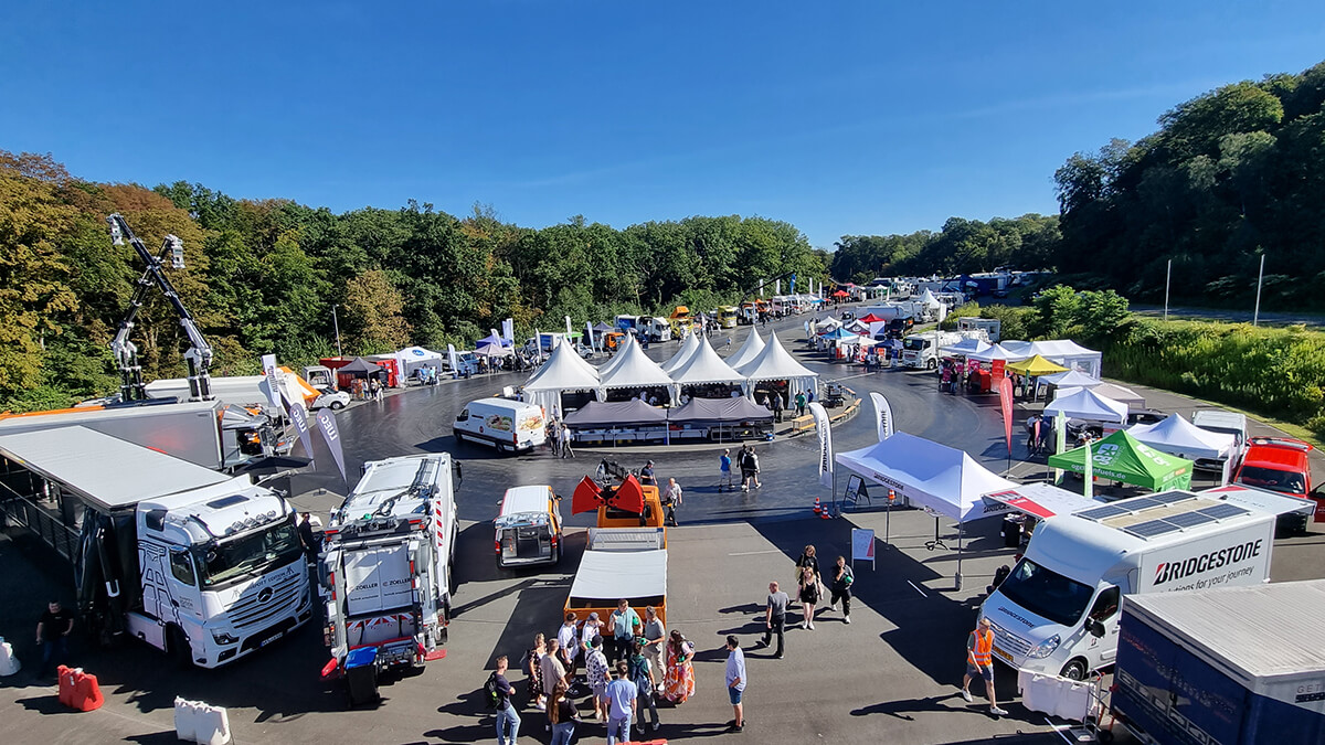 IFAT Munich Messeeingang mit Flaggen